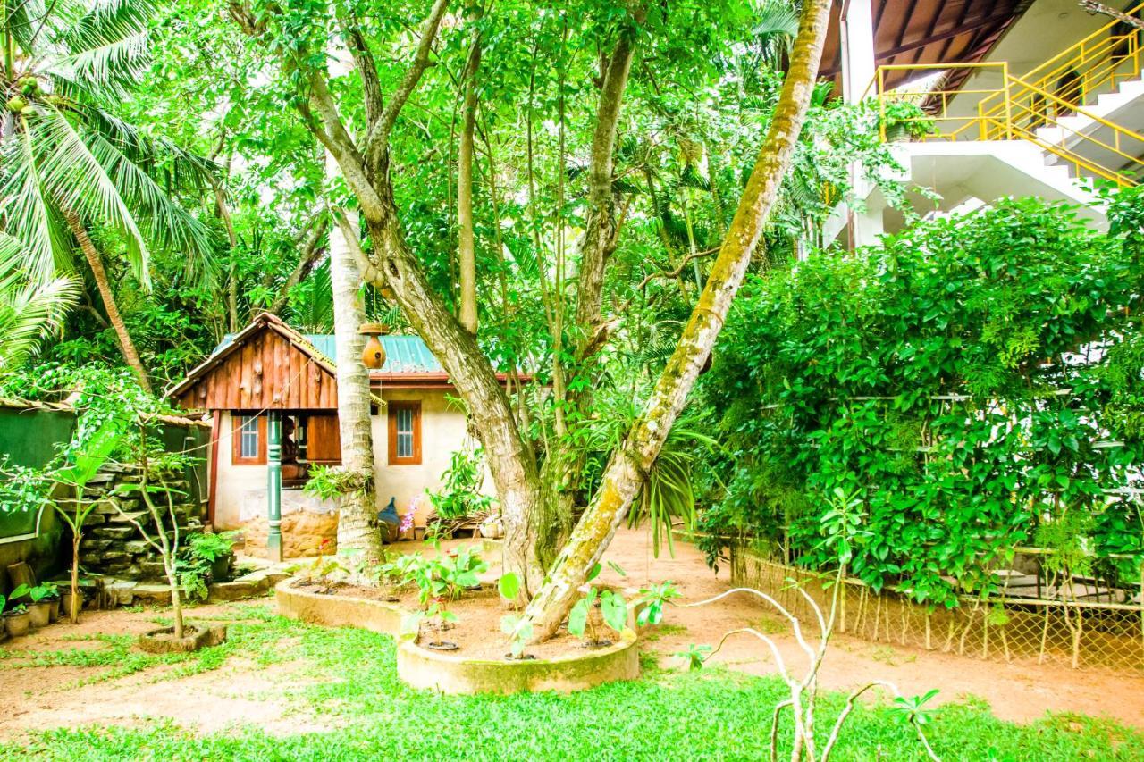 No Name Rest Hotell Unawatuna Exteriör bild